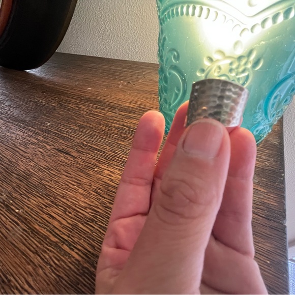 Handmade hammered silver ring. One of a kind adjustable ring - Picture 2 of 3